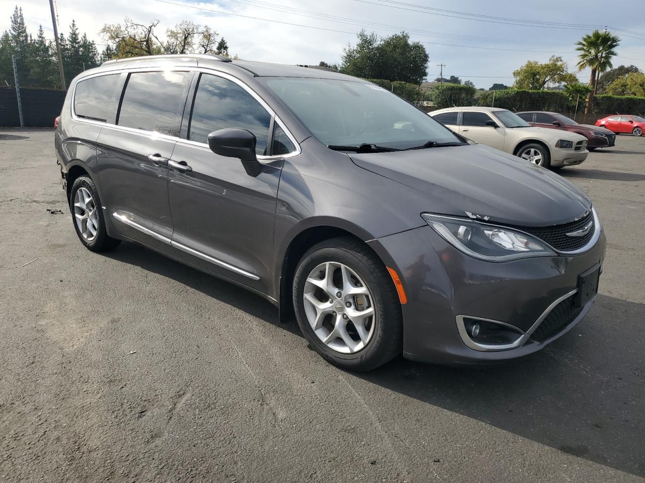 2017 Chrysler Pacifica Touring L - Фото 4