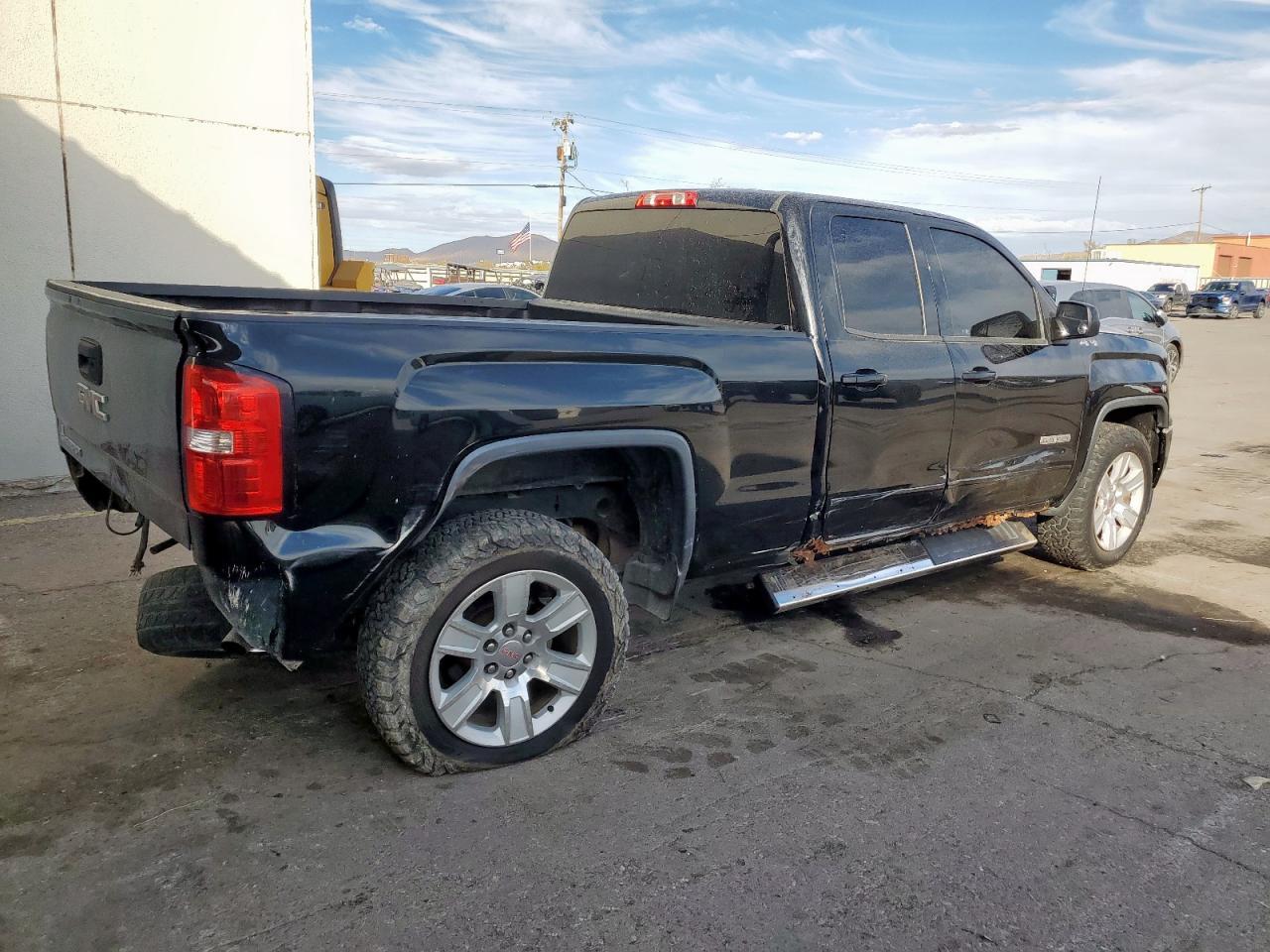 2017 GMC Sierra K1500 - Image 3