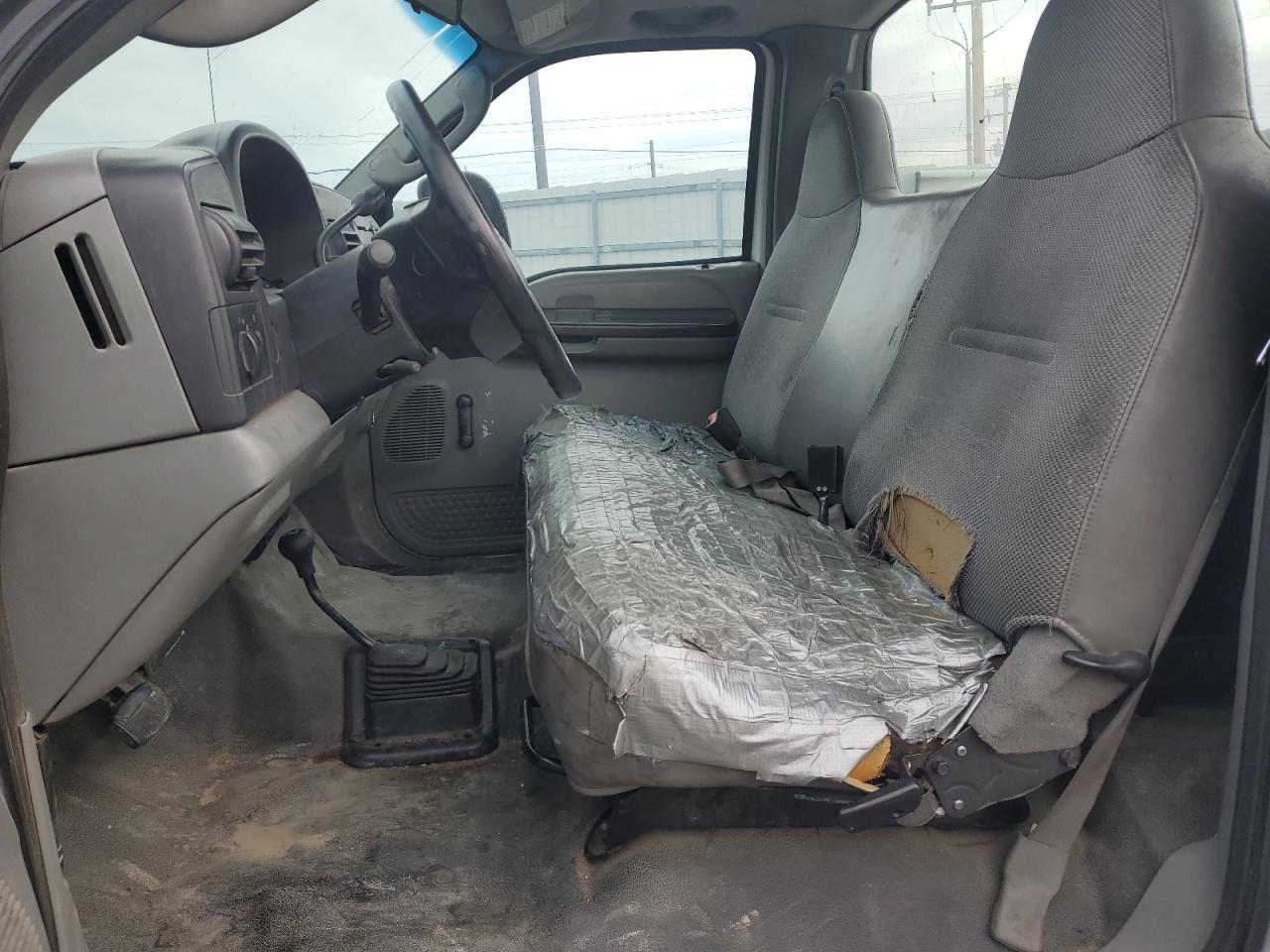2005 Ford F350 - Image 7