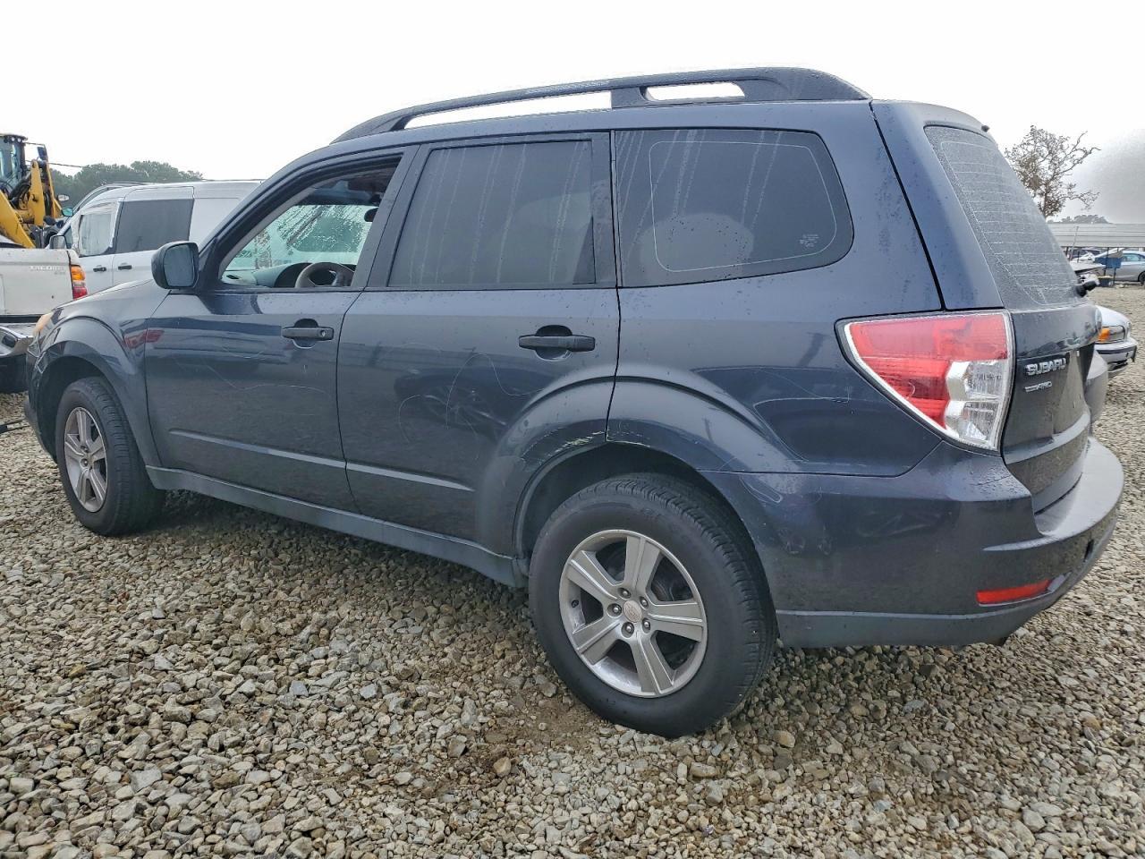 2011 Subaru Forester 2.5X - Фото 2