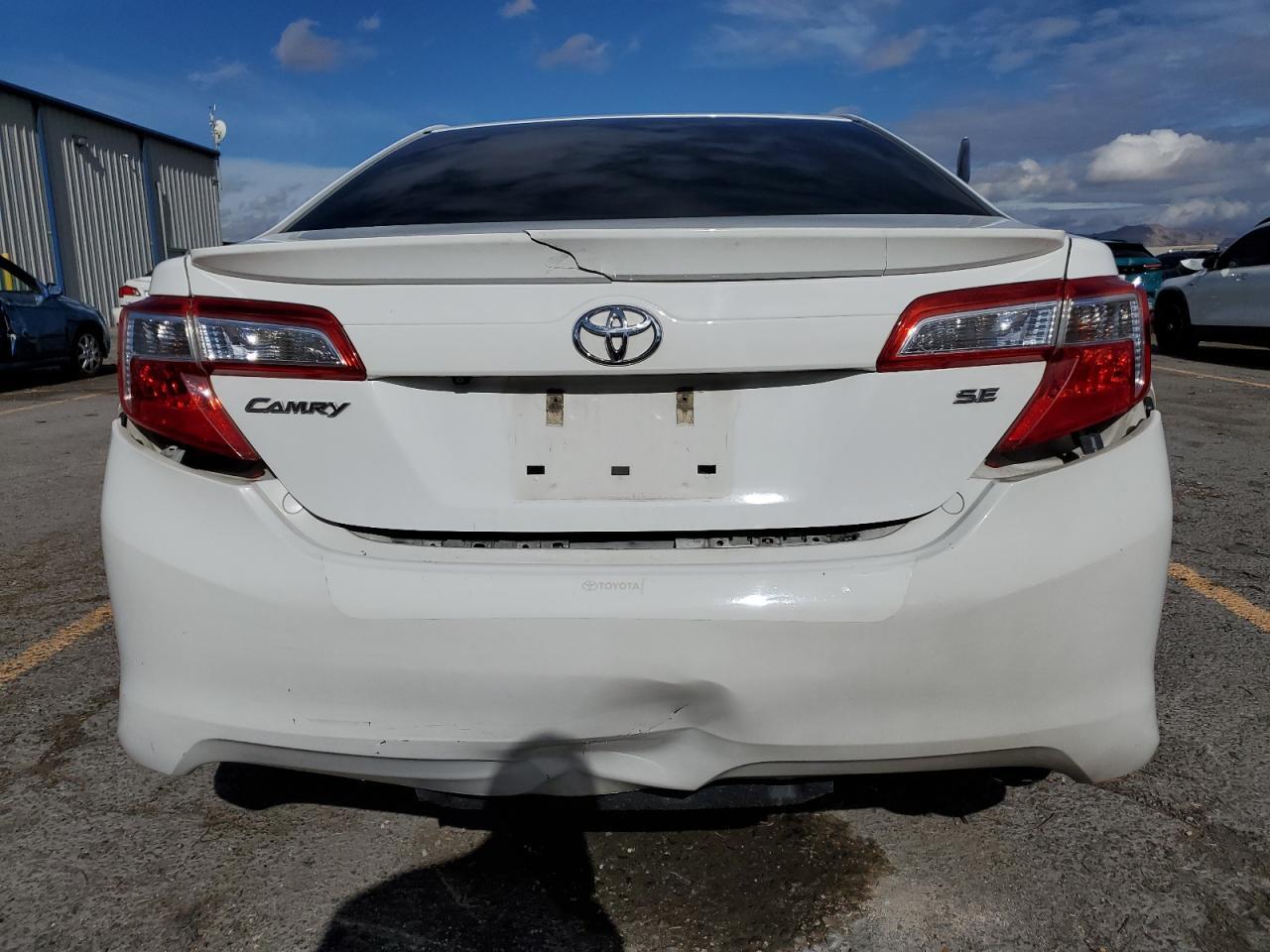 2014 Toyota Camry L - Фото 6