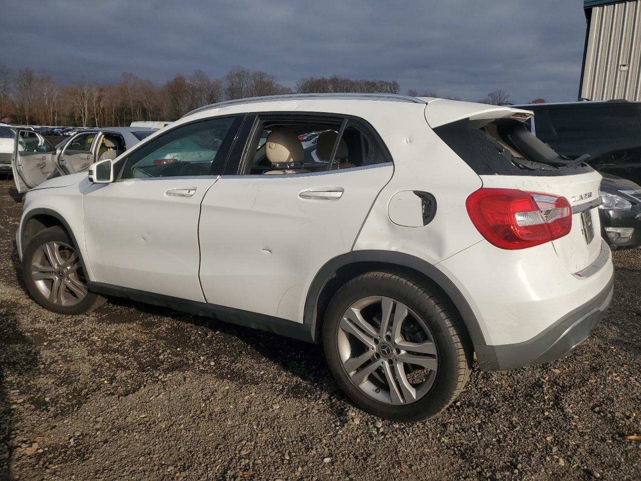 2019 Mercedes-Benz Gla 250 4Matic - Image 2