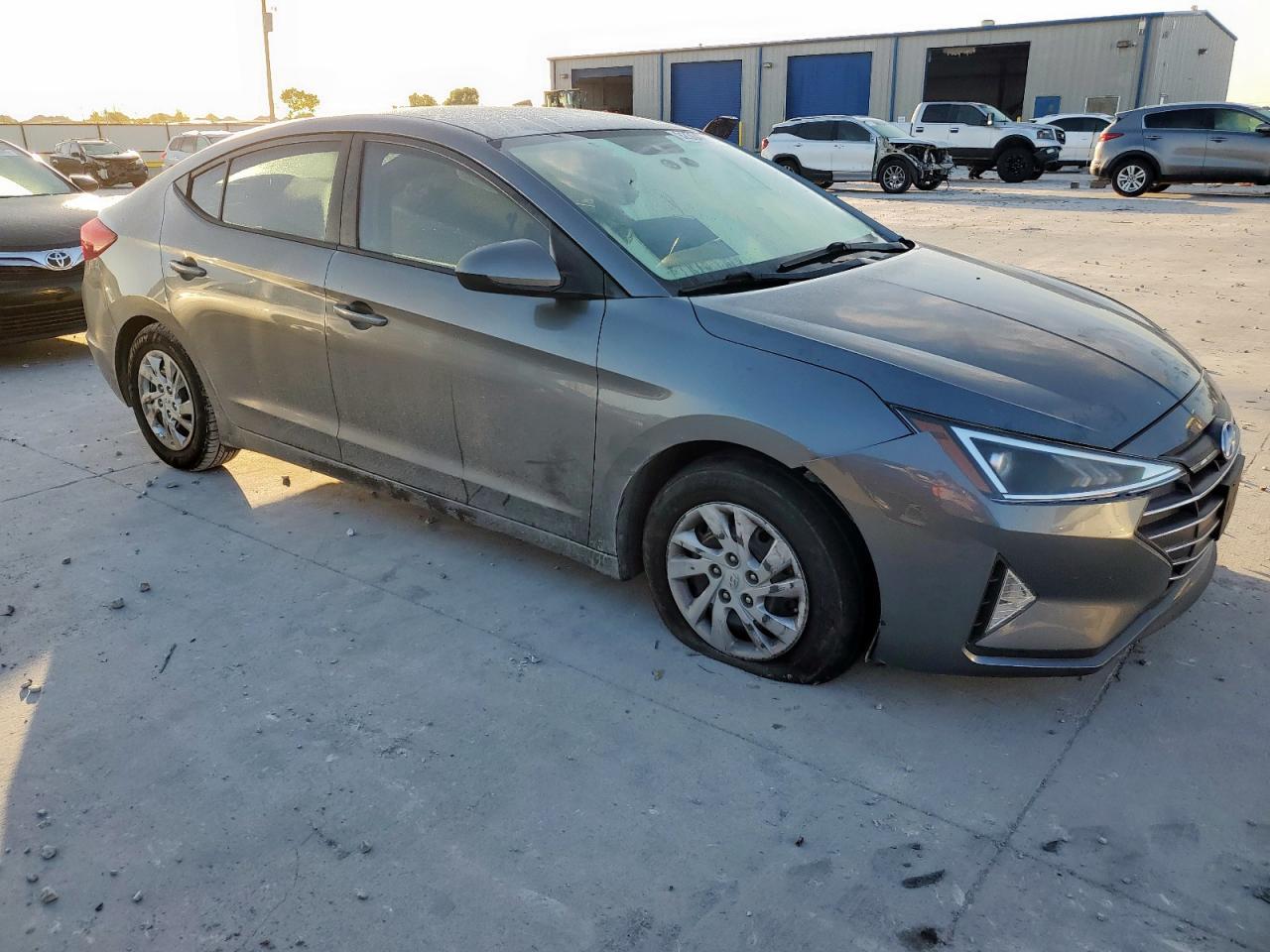 2019 Hyundai Elantra Se - Фото 4