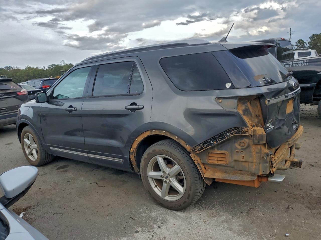 2018 Ford Explorer Xlt - Image 2