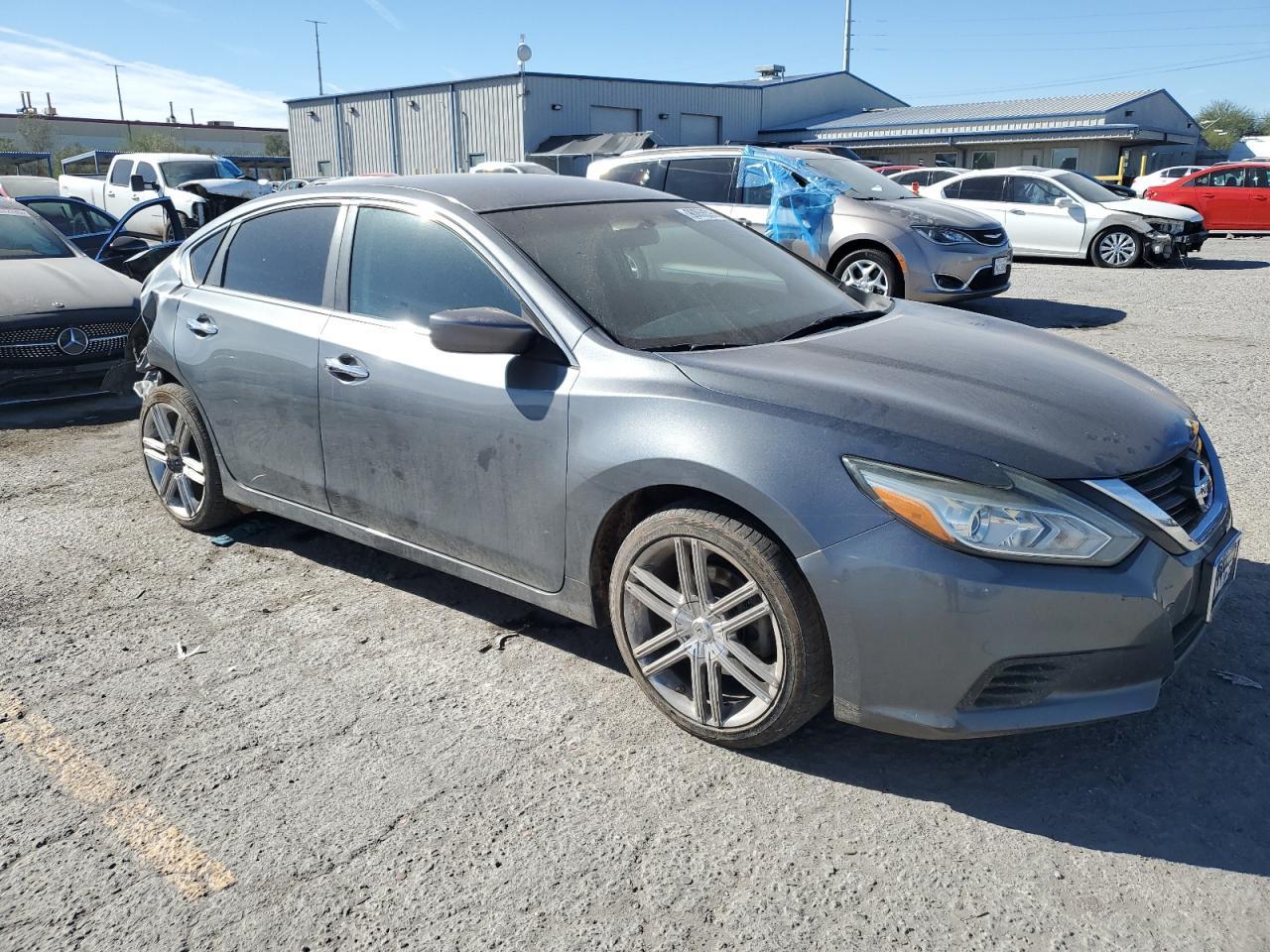 2018 Nissan Altima 2.5 - Image 4