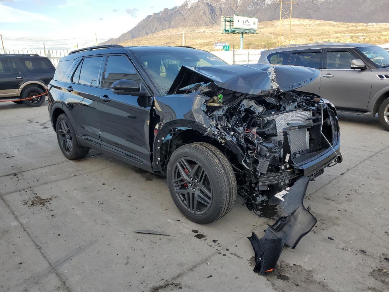 2025 Ford Explorer St-Line - Image 4