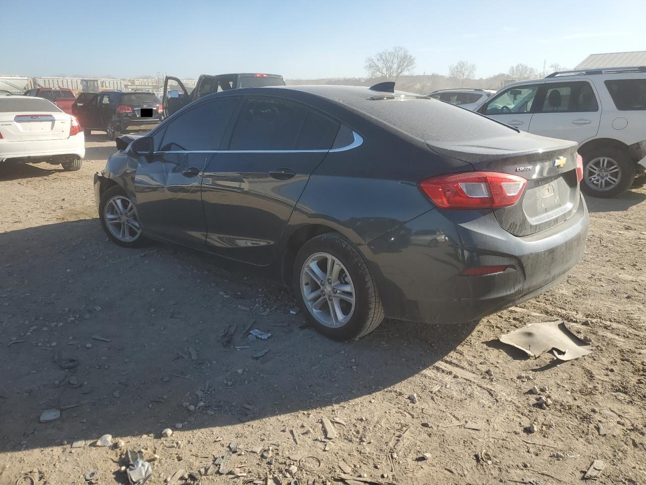 2018 Chevrolet Cruze Lt - Image 2