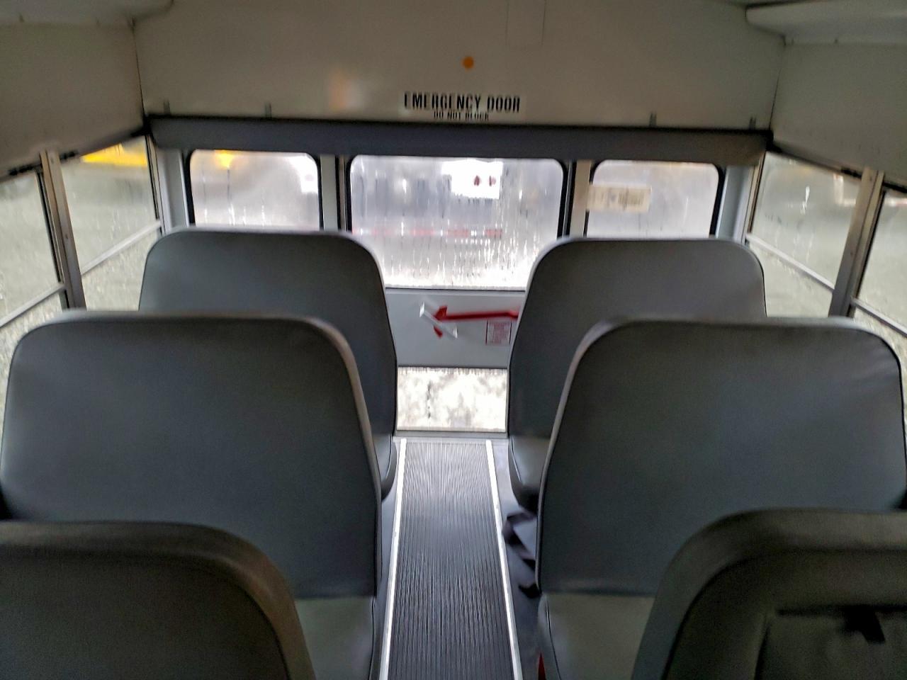2005 Ford E450 School Bus - Фото 6