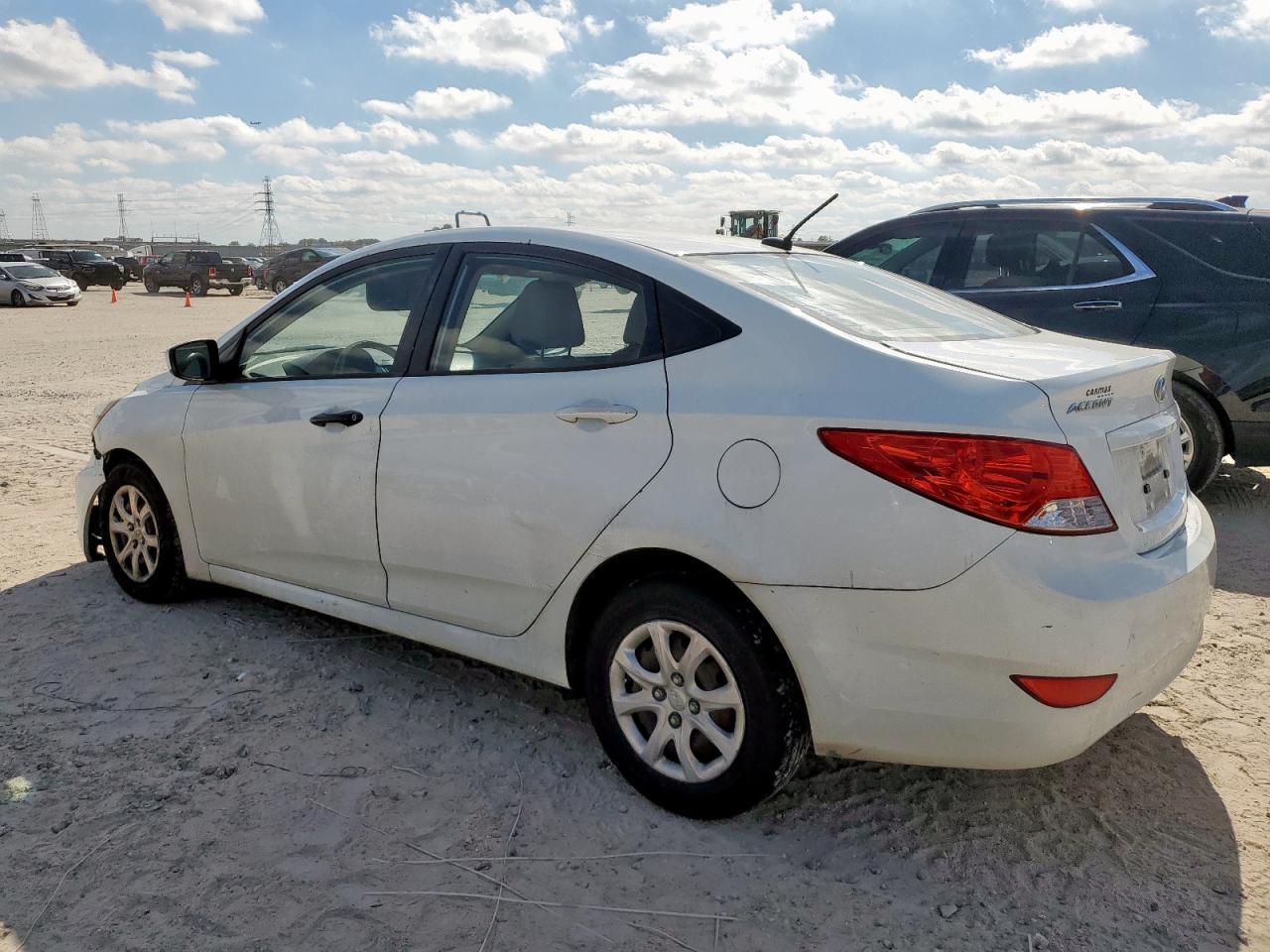 2013 Hyundai Accent Gls - Фото 2