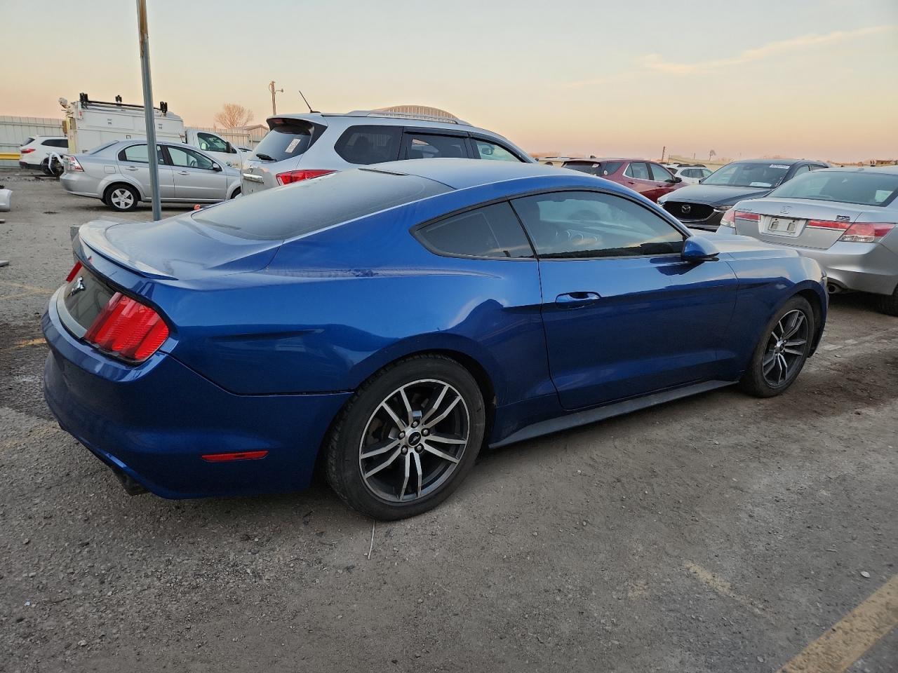 2017 Ford Mustang - Фото 3