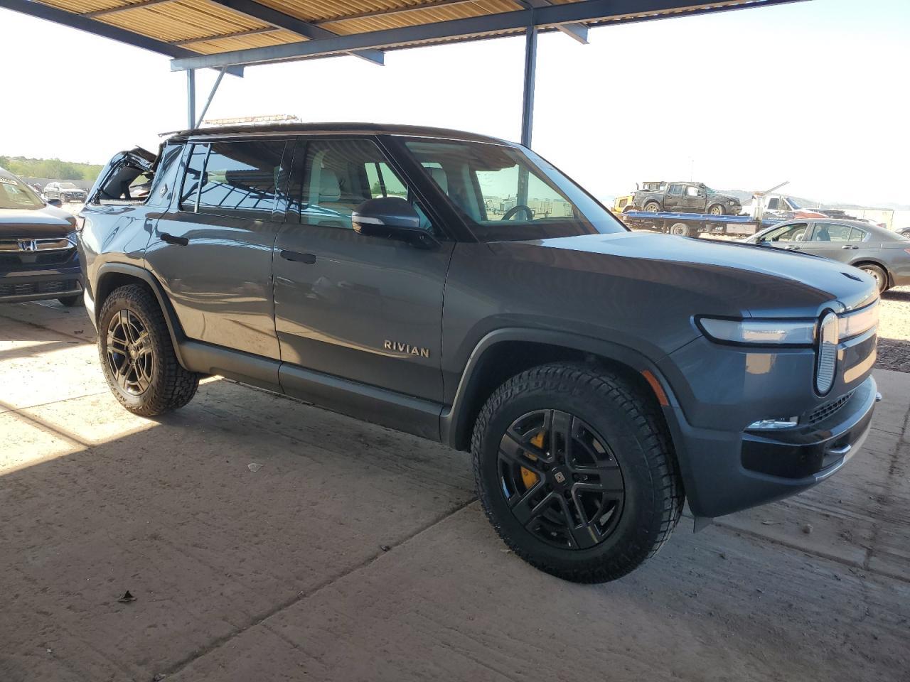 2023 Rivian R1S Adventure - Фото 4