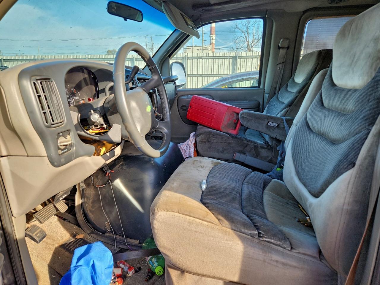 1999 Chevrolet Express G1500 - Фото 7