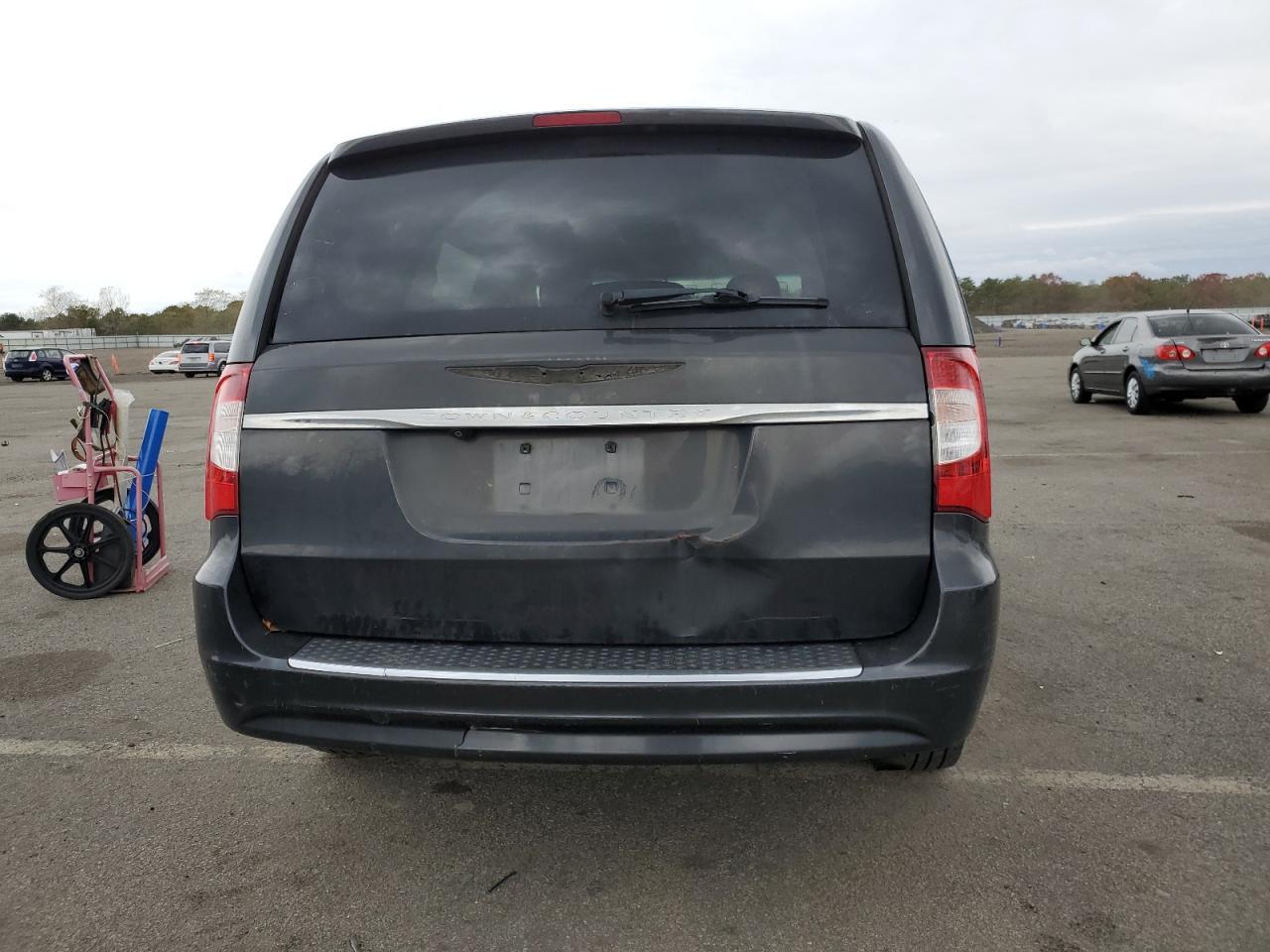 2012 Chrysler Town & Country Touring - Image 6