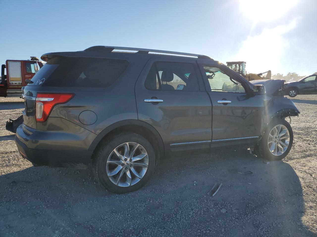2015 Ford Explorer - Image 3