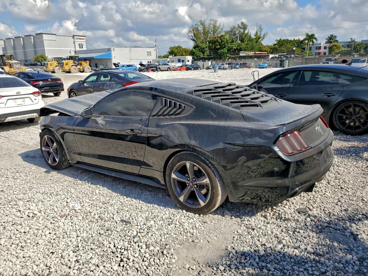 2015 Ford Mustang - Фото 2