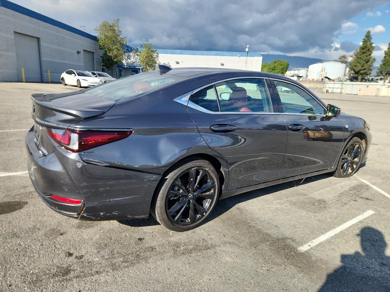 2024 Lexus Es 300H F Sport Handling - Image 3