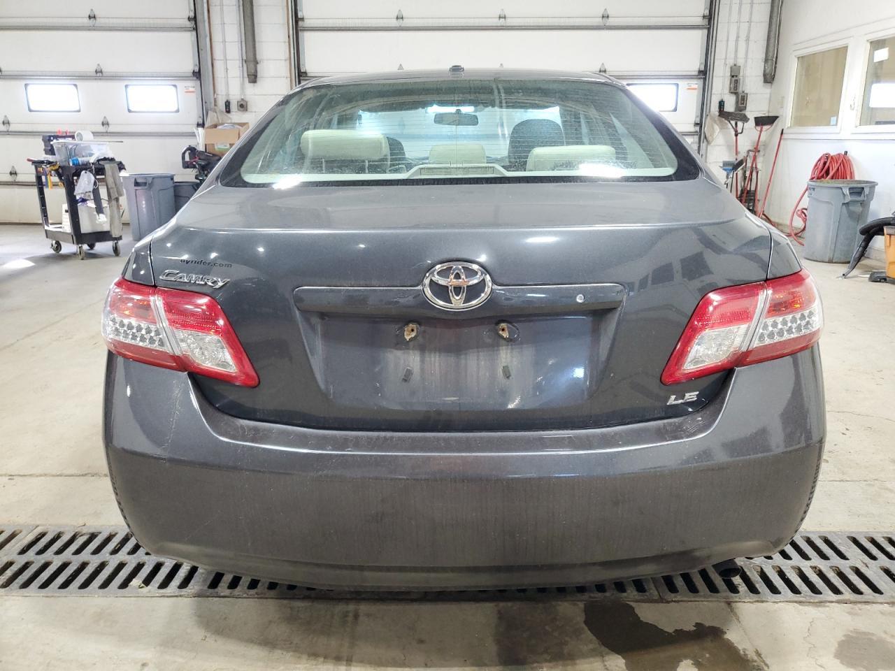 2011 Toyota Camry Base - Фото 6
