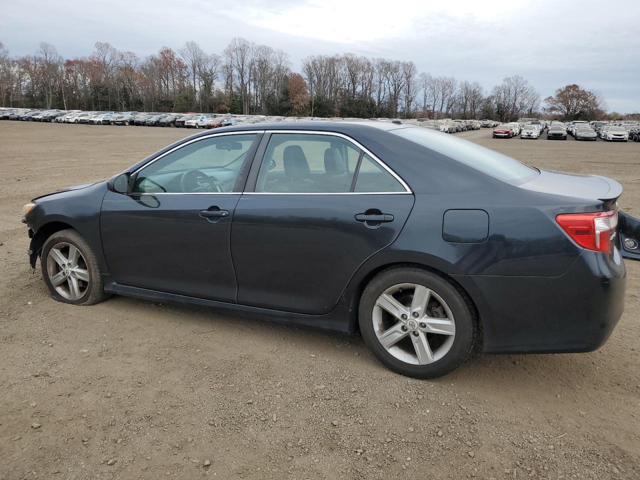 2012 Toyota Camry Base - Фото 2