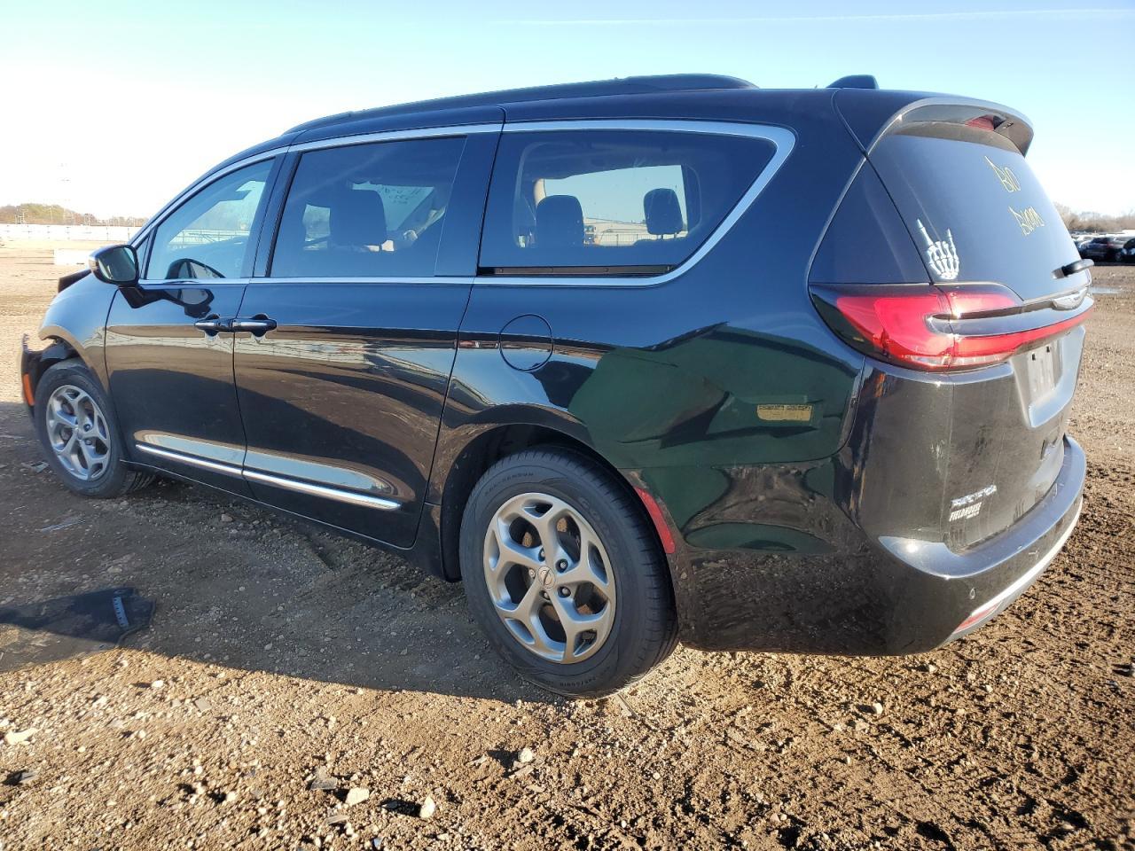 2023 Chrysler Pacifica Limited - Image 2