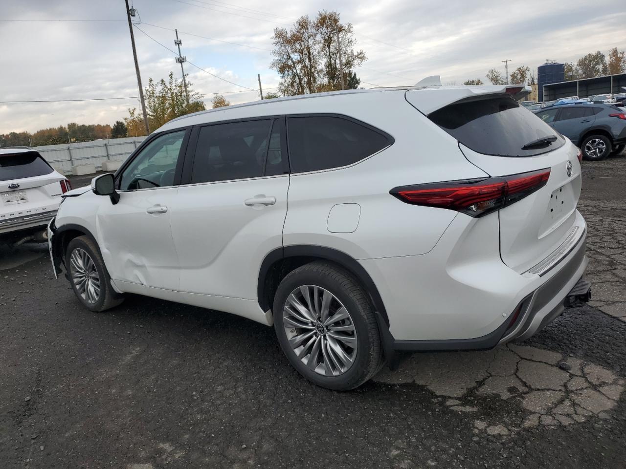 2022 Toyota Highlander Platinum - Фото 2