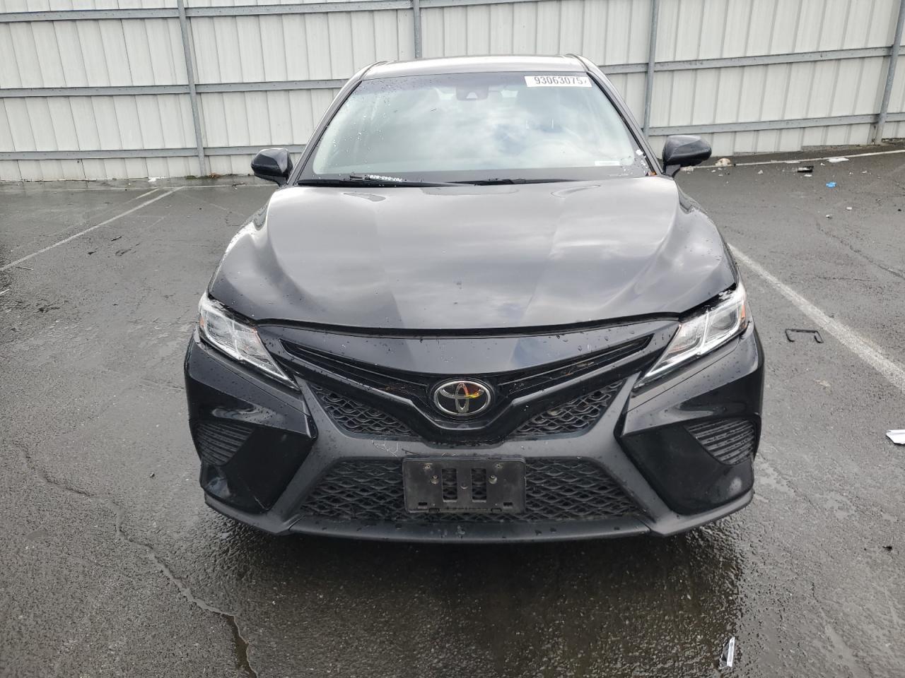 2020 Toyota Camry Se - Фото 5