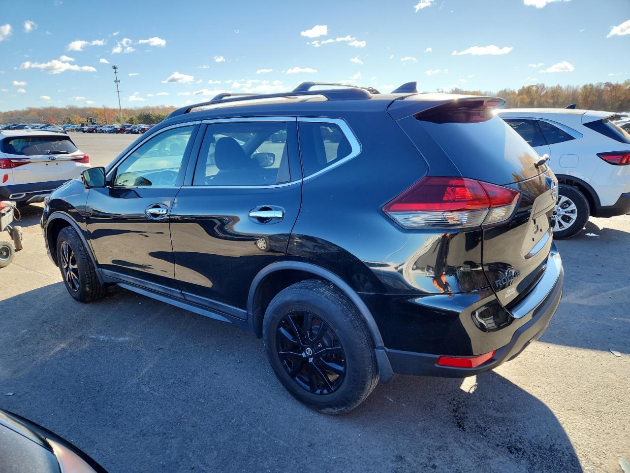 2018 Nissan Rogue S - Фото 2