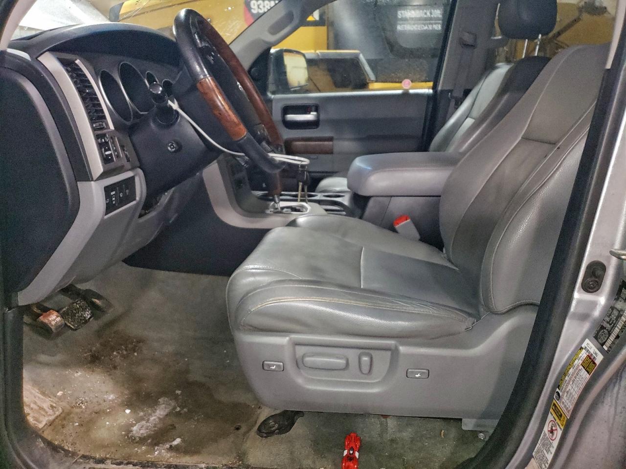 2010 Toyota Sequoia Platinum - Фото 7