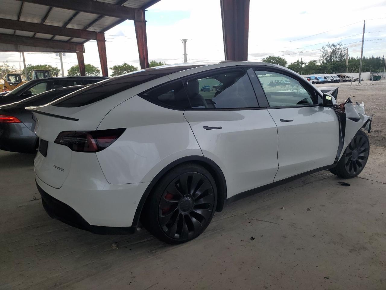2022 Tesla Model Y - Фото 3