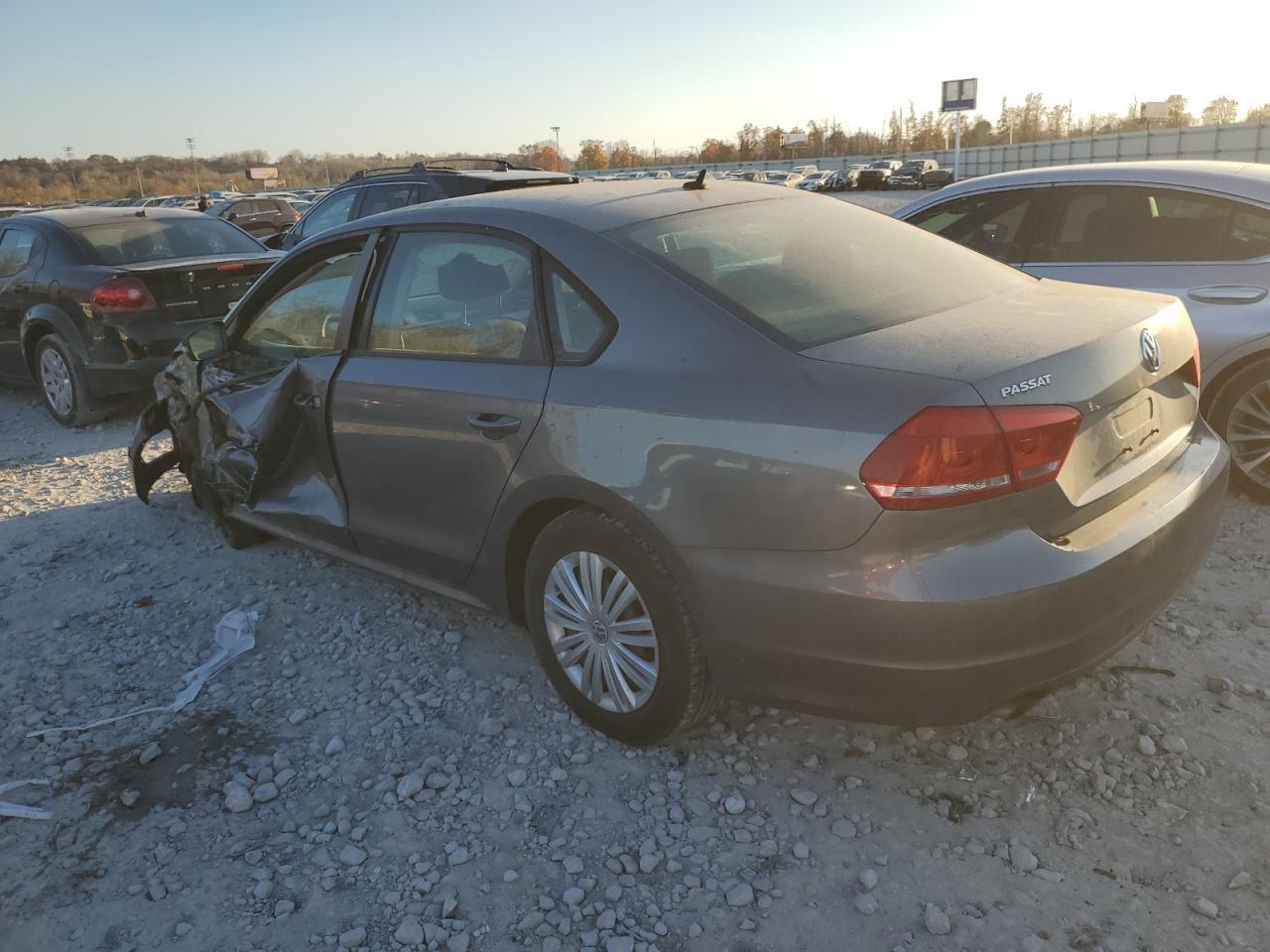 2014 Volkswagen Passat S - Фото 2