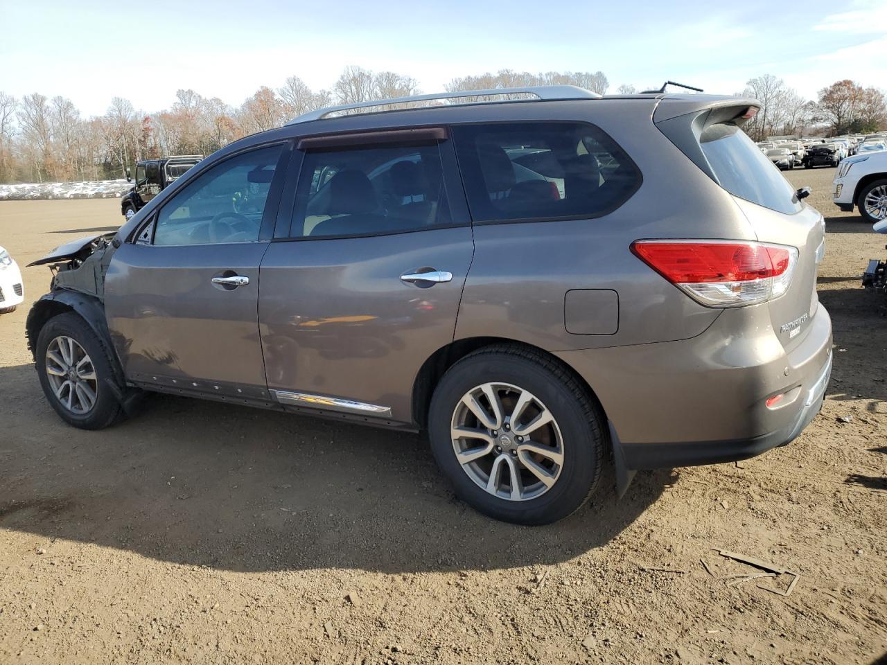 2013 Nissan Pathfinder S - Фото 2