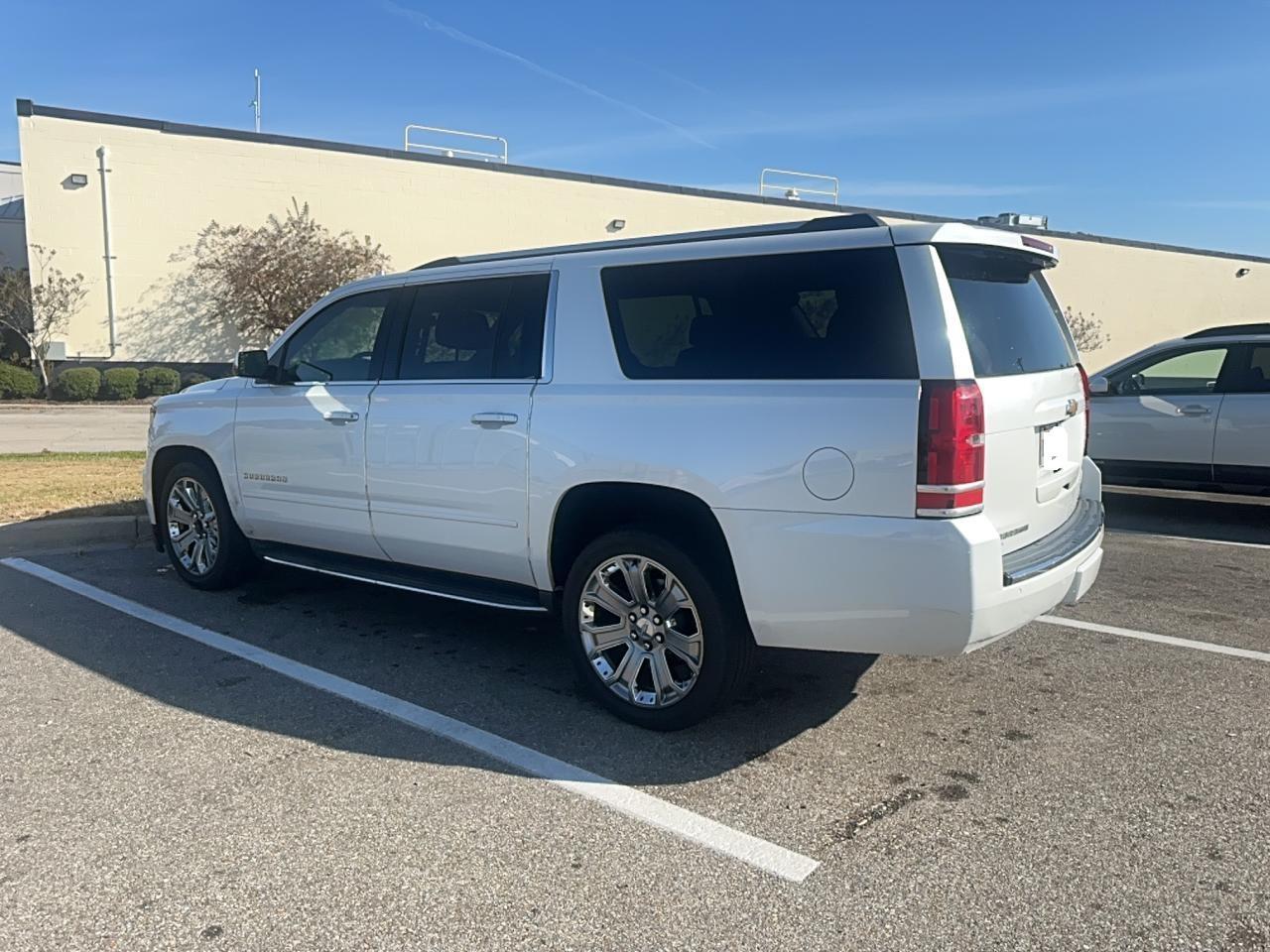 2017 Chevrolet Suburban C1500 Premier - Image 3