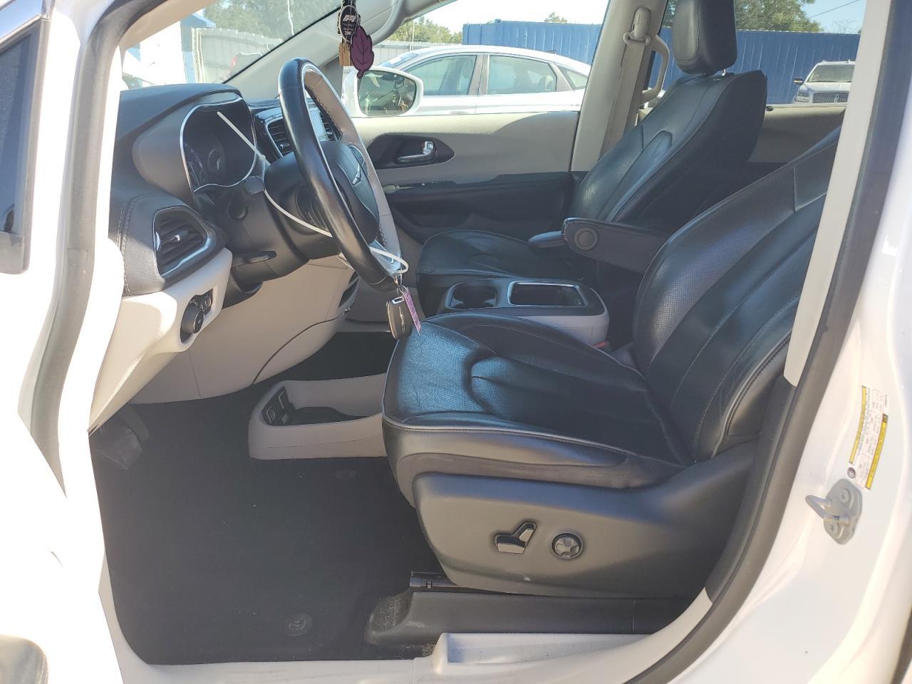 2020 Chrysler Pacifica Limited - Image 7