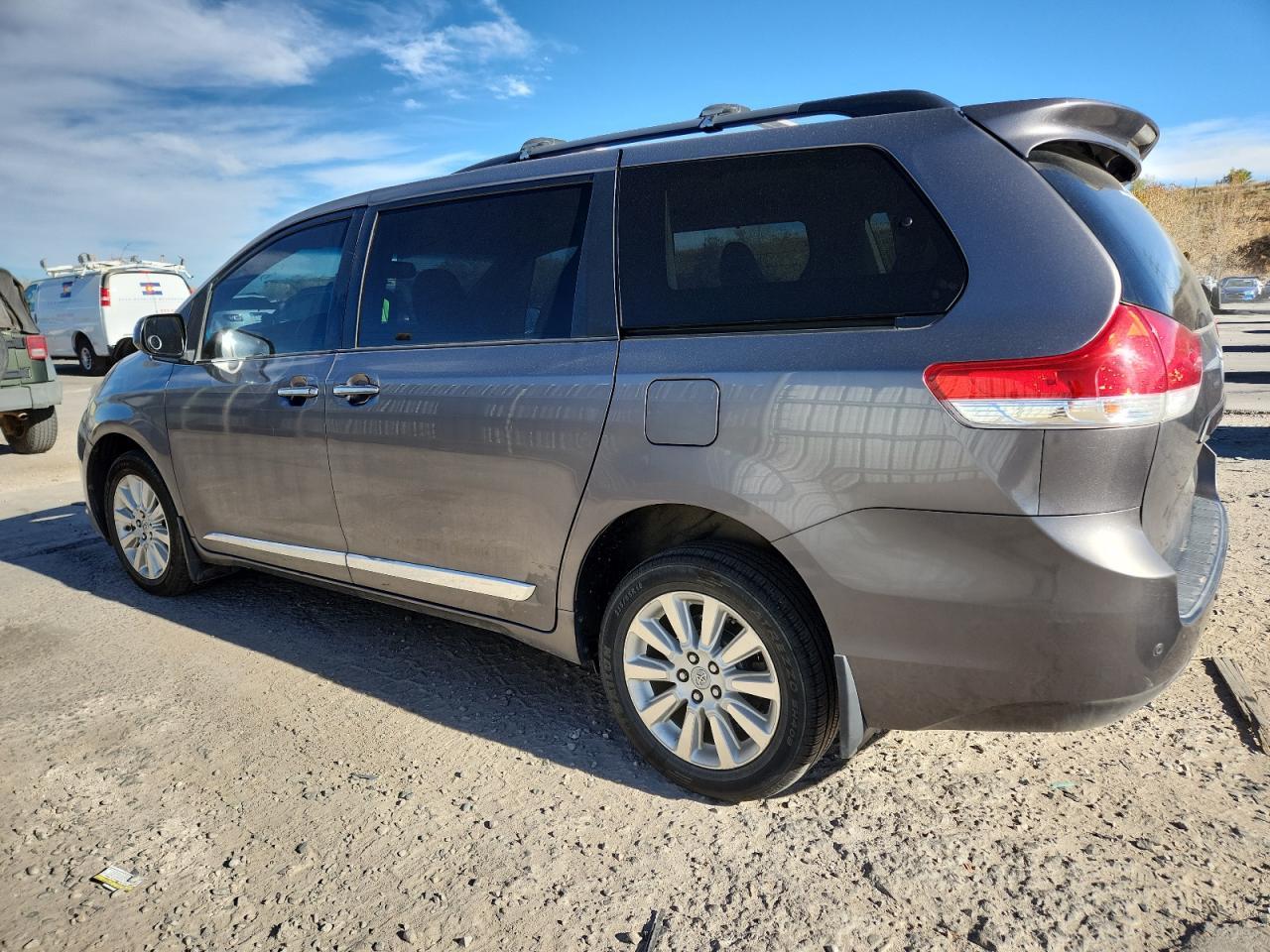2011 Toyota Sienna Xle - Фото 2