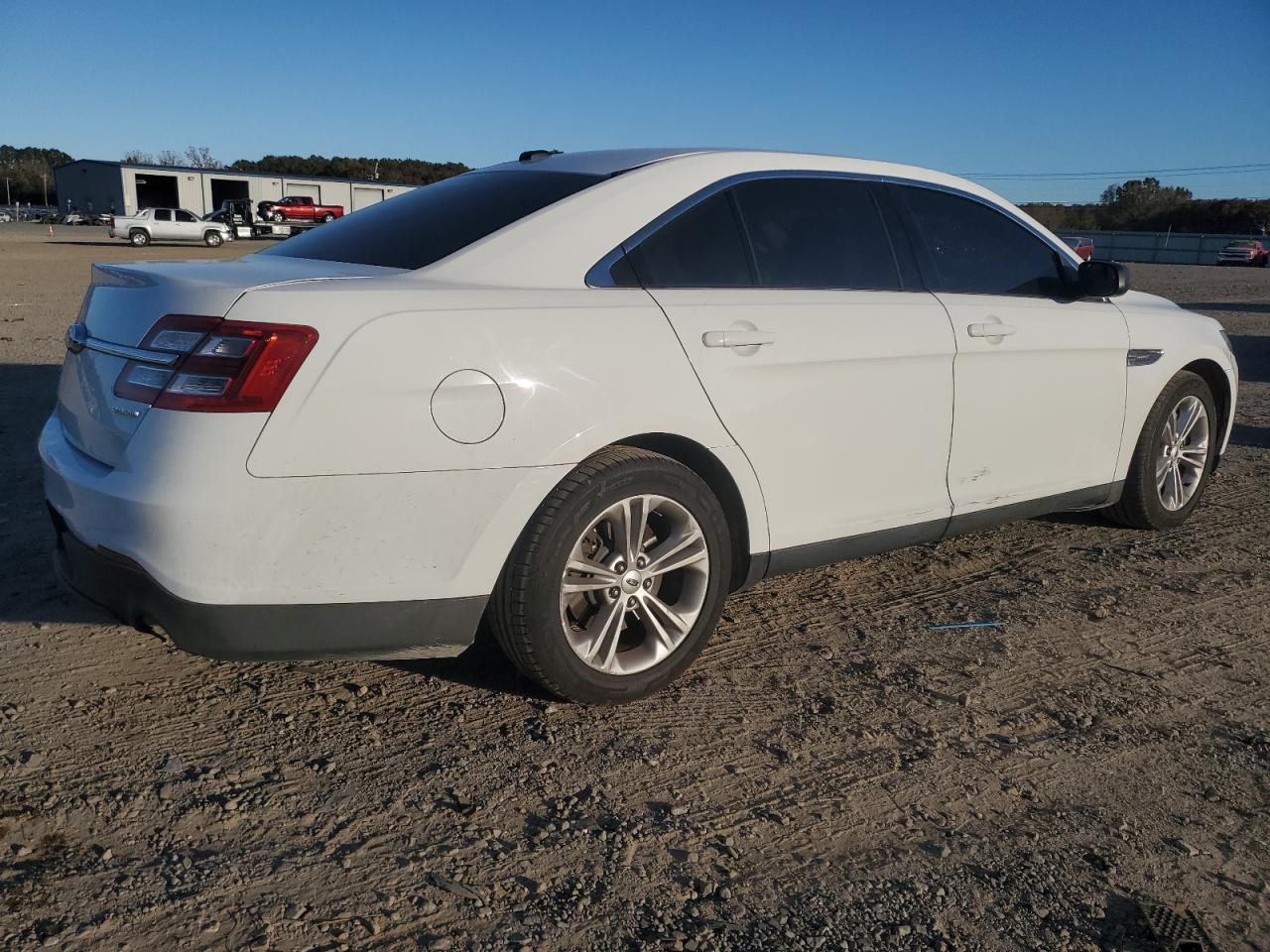 2015 Ford Taurus Se - Фото 3
