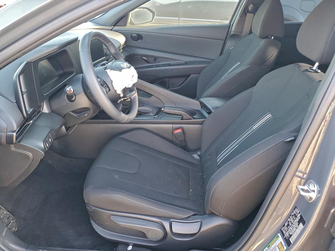 2025 Hyundai Elantra Sel Sport - Image 7