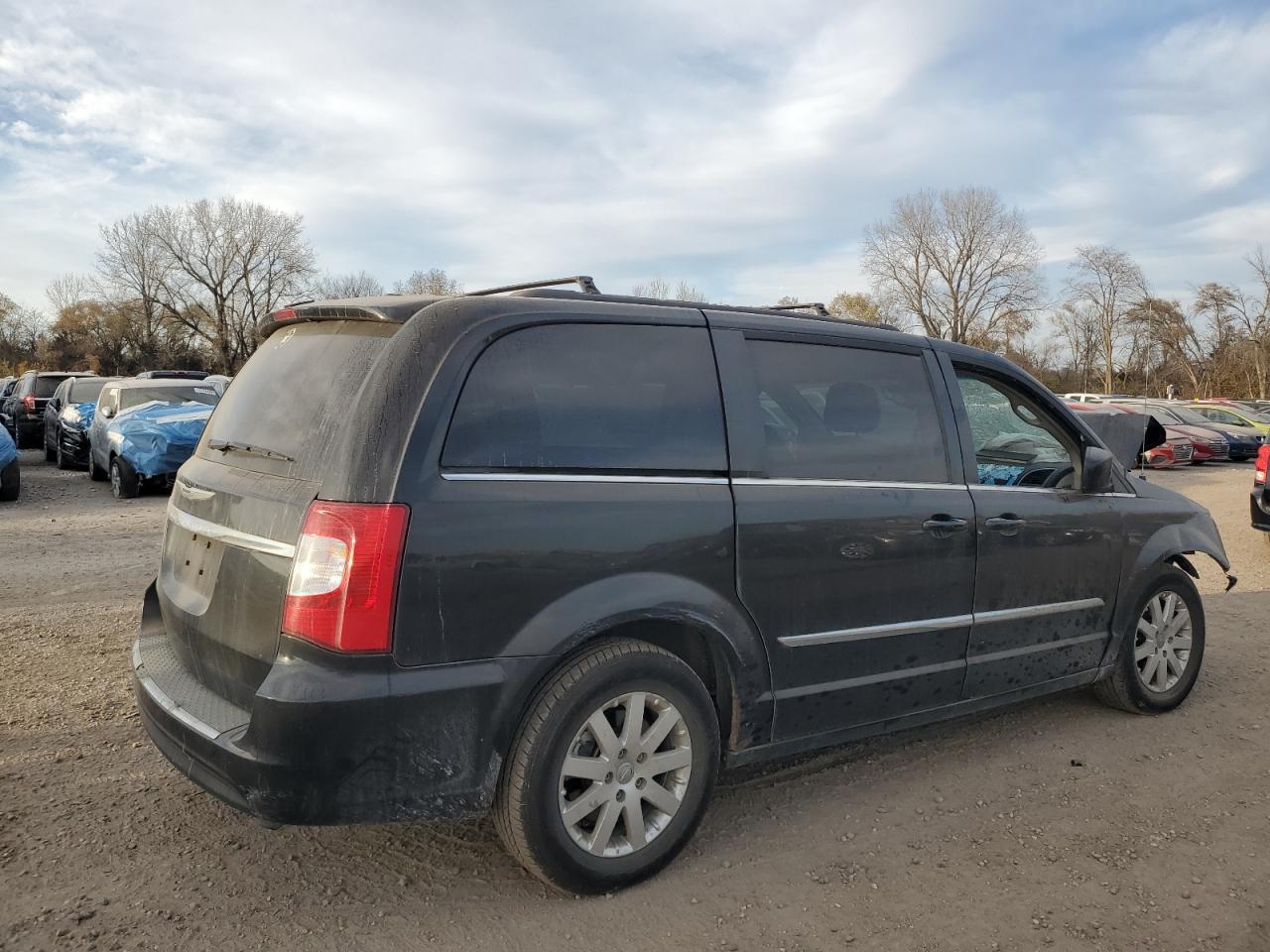 2015 Chrysler Town & Country Touring - Image 3