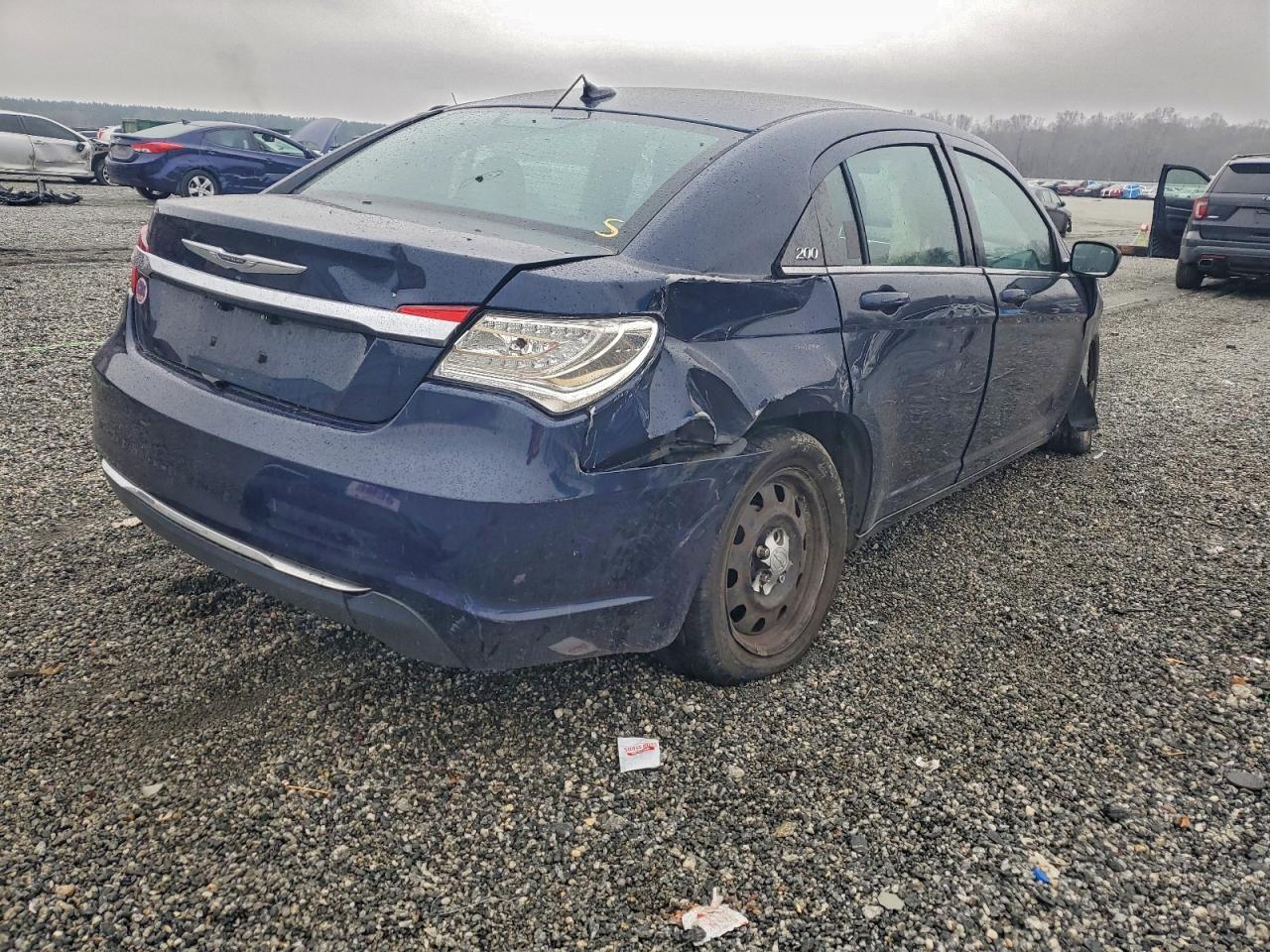 2014 Chrysler 200 Lx - Image 3