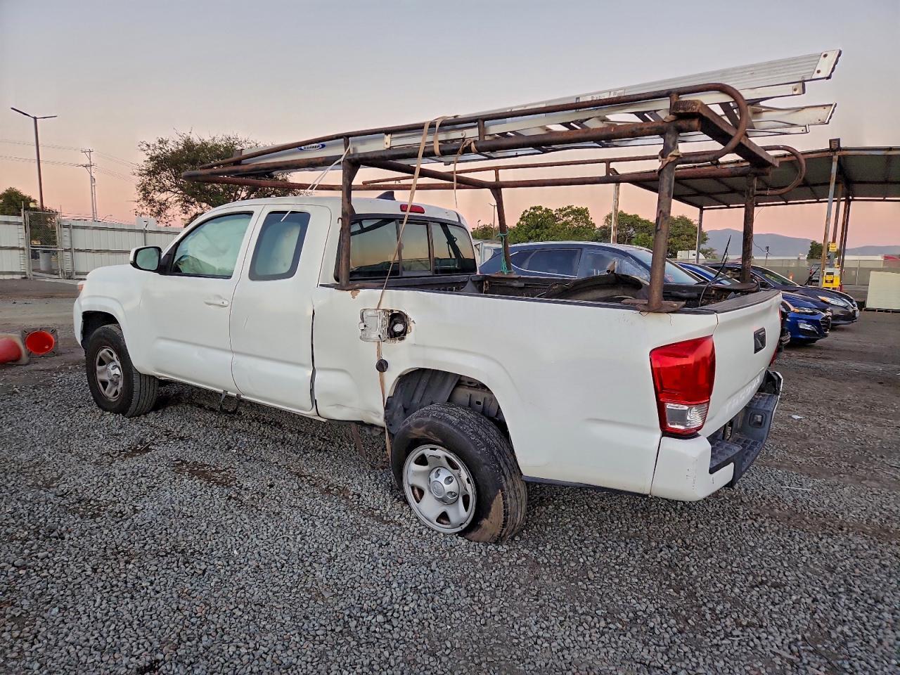 2017 Toyota Tacoma Access Cab - Фото 2