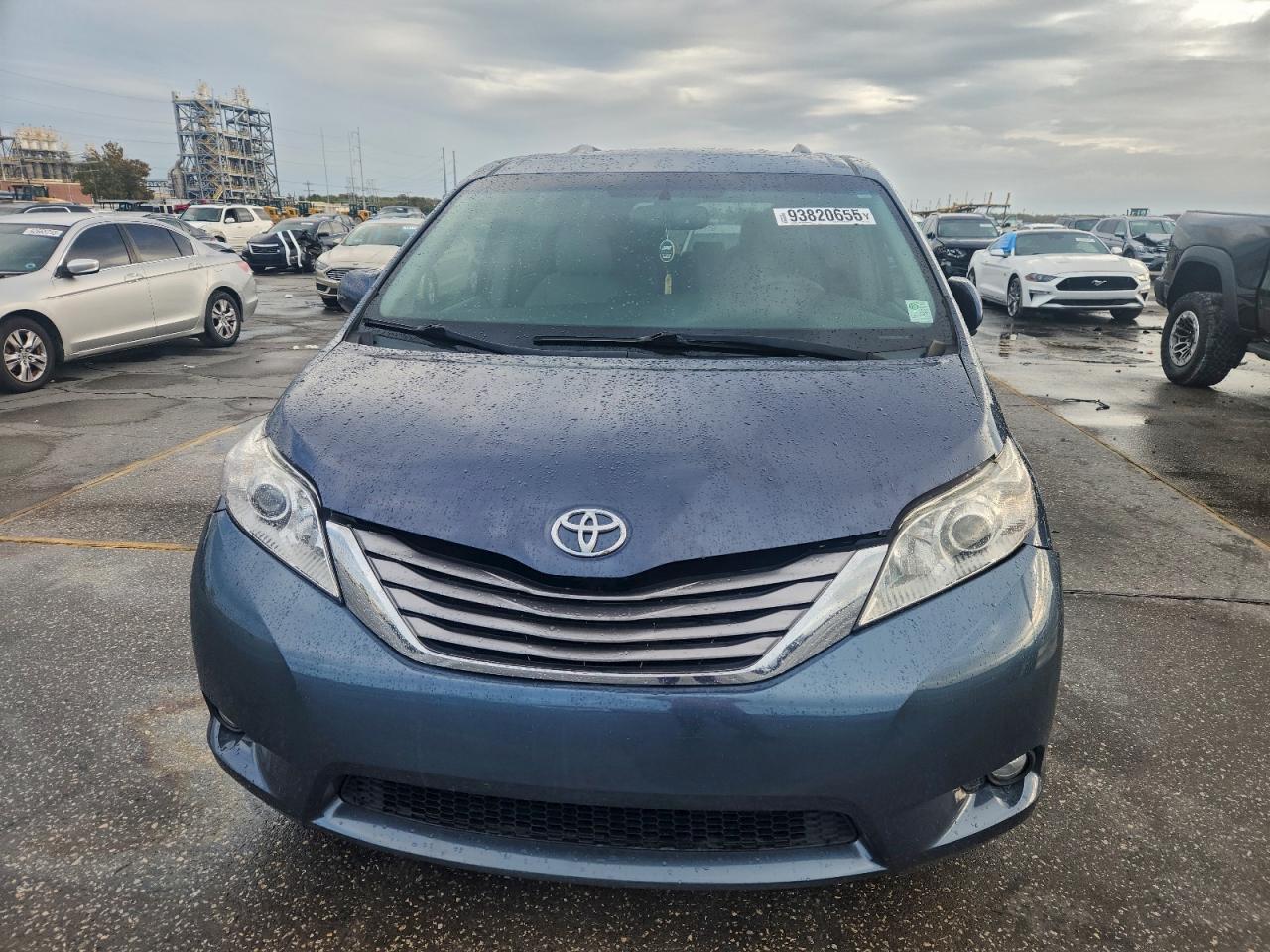 2015 Toyota Sienna - Image 5