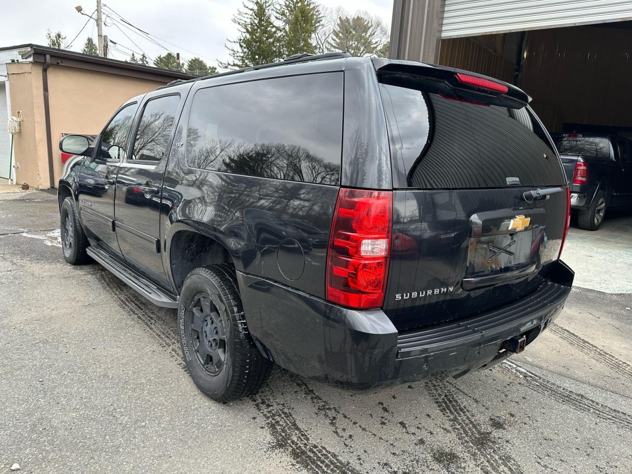2013 Chevrolet Suburban K1500 Lt - Image 3