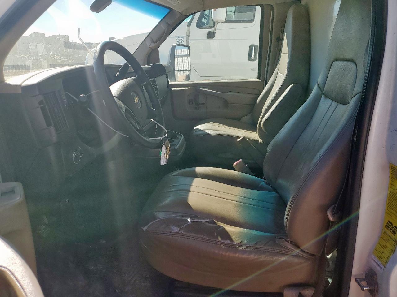 2015 Chevrolet Express G4500 - Фото 7