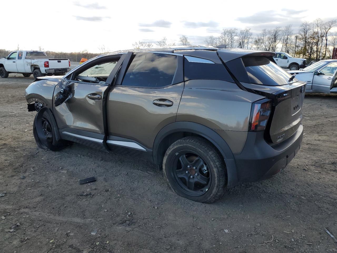 2025 Nissan Kicks Sv - Image 2