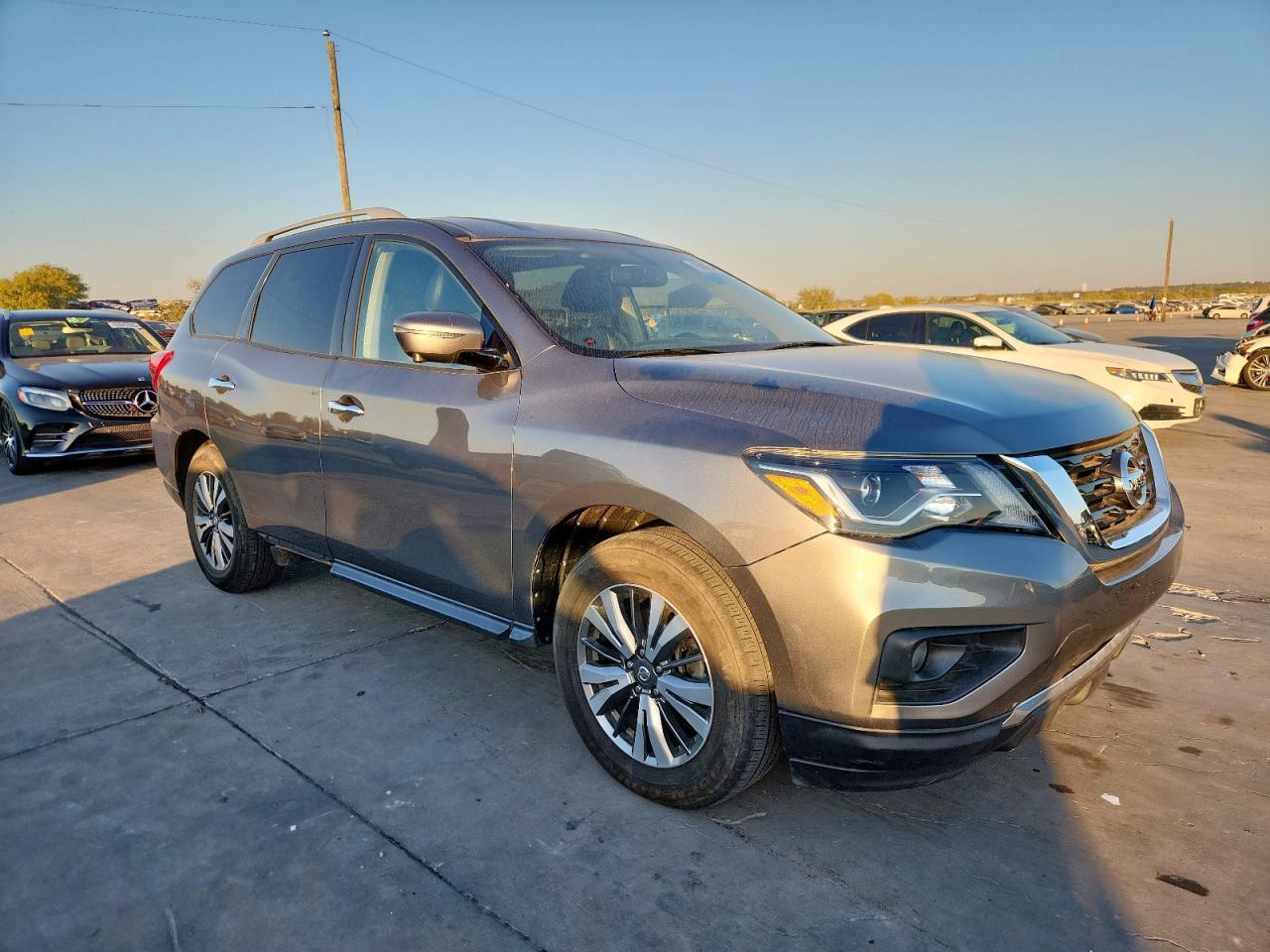 2019 Nissan Pathfinder S - Image 4