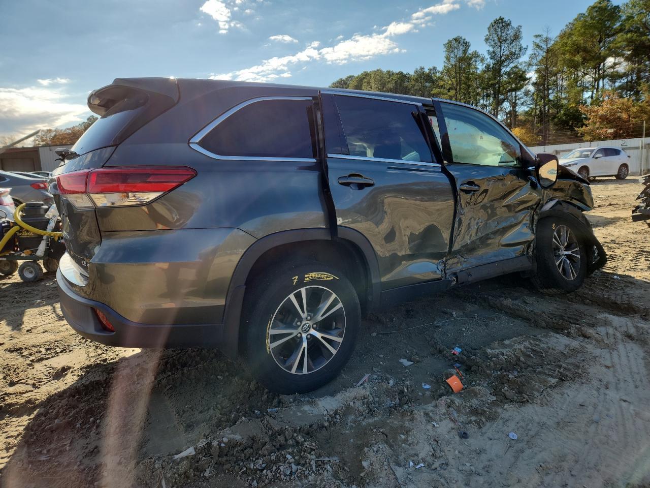 2019 Toyota Highlander Le - Фото 3