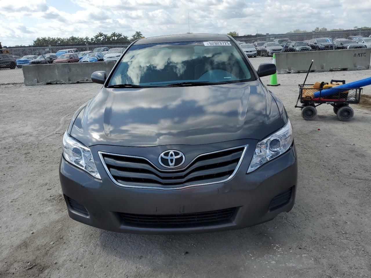 2011 Toyota Camry Base - Фото 5