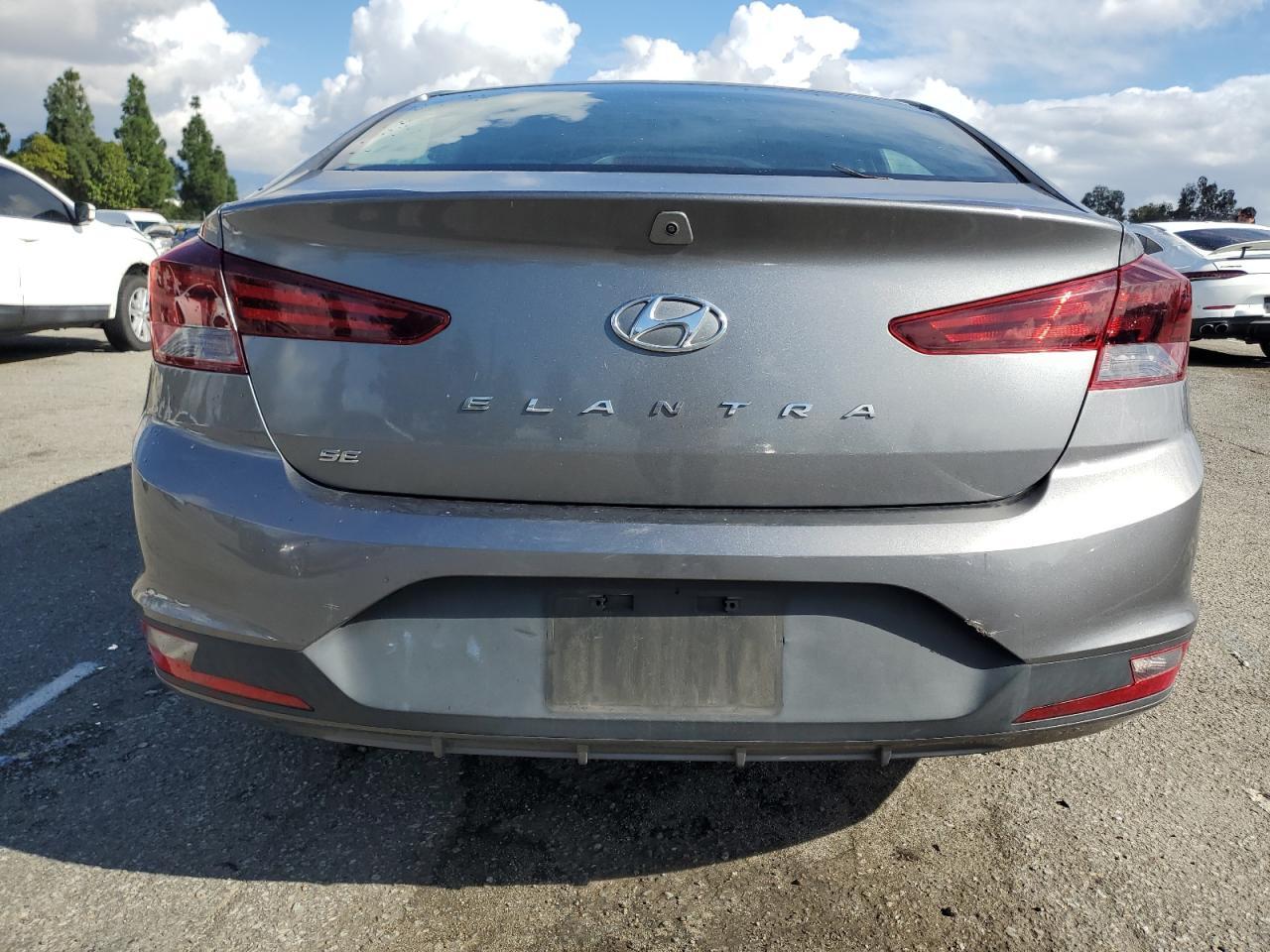 2020 Hyundai Elantra Se - Фото 6