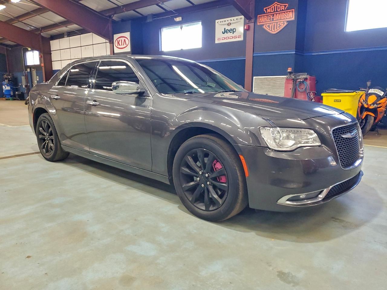 2019 Chrysler 300 Limited - Image 4