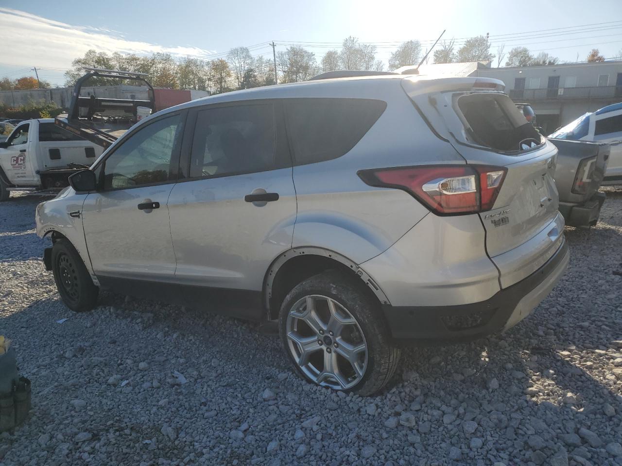 2018 Ford Escape S - Фото 2