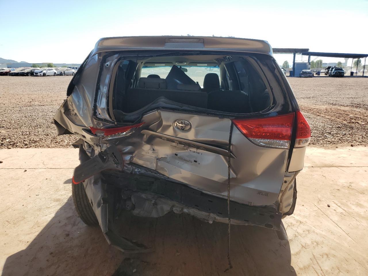 2014 Toyota Sienna - Image 6