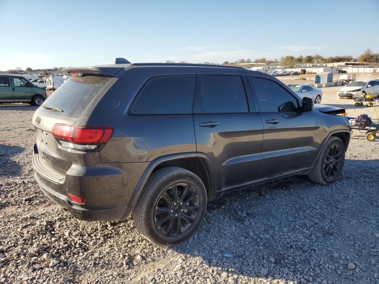 2021 Jeep Grand Cherokee Laredo - Image 3